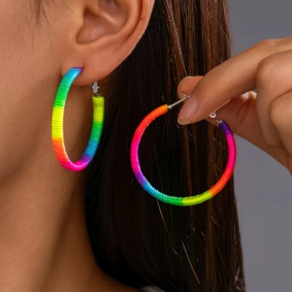 🆕️💛💚NEON RAINBOW ROUND HOOP EARRINGS💚💛